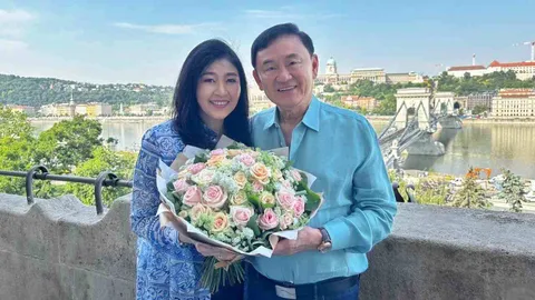 "ยิ่งลักษณ์" อวยพร "ทักษิณ" ขอให้พี่มีความสุข สุขภาพแข็งแรงตลอดไป