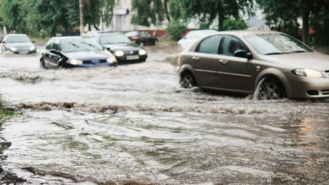 น้ำท่วมระดับไหน ห้ามขับรถลุยน้ำ ถ้าไม่อยากให้รถยนต์พัง