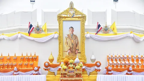 ริ้วขบวนอิสริยยศ เชิญน้ำพระพุทธมนต์ศักดิ์สิทธิ์ ไปยังพระที่นั่งอมรินทรวินิจฉัย