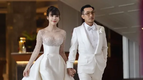 "โจอี้ บอย" ควง "เตย-เมษินี" เข้าประตูวิวาห์พร้อมโพสต์ภาพอวดเจ้าสาวสวย