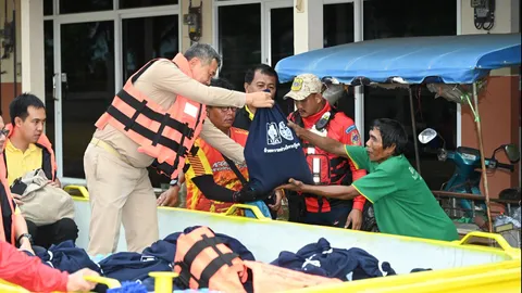 ปลัด มท. ติดตามน้ำท่วมตราด เยี่ยมผู้ประสบภัย กำชับแจ้งเตือน-ช่วยเหลือทันท่วงที