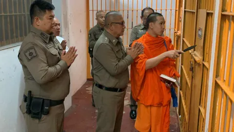 ผกก.สภ.สารภี นิมนต์พระสวดถอน ไล่วิญญาณเฮี้ยนในห้องขัง 