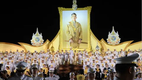 "คนไทยรวมพลัง" ร่วมแสดงความจงรักภักดี จุดเทียนถวายพระพรชัยมงคลทั่วประเทศ