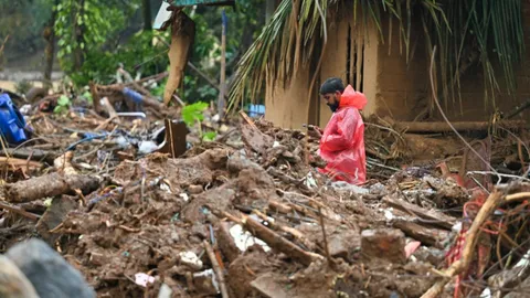 ความหวังริบหรี่ ยอดเหยื่อดินถล่มอินเดียพุ่ง 182 ศพแล้ว ยังหายเกือบ 200