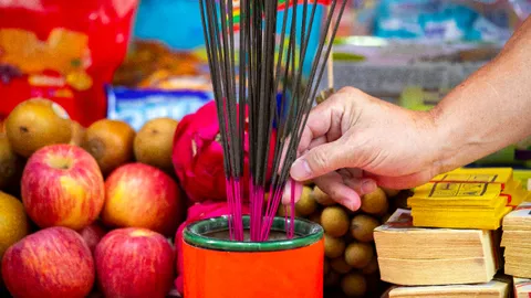 วันสารทจีน คือวันอะไร วันสารทจีน 2568 ตรงกับวันไหน ไหว้วันไหน พร้อมประวัติ