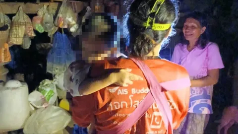 เด็ก 3 ขวบ เดินตามสุนัข หายออกจากบ้านไกล 3 กม. คนไปเจอพบเล่นน้ำอยู่ในนาข้าว