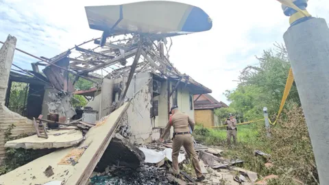 ด่วน เครื่องบินเล็กตกใส่บ้านพักในสนามกอล์ฟ ครูฝึกบินดับ (คลิป)