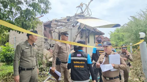 เผยนาทีเครื่องบินเล็กตก ครูฝึกพยายามเอาเครื่องลง แต่ไปเกี่ยวหลังคา (คลิป)