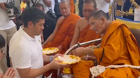 คนแห่กราบหลวงปู่ศิลา รับแจกวัตถุมงคลรุ่นยอดเศรษฐี ต๊อด ปิติ ร่วมสร้าง 