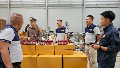 ตร.ทลายโรงงานยาแก้ไอปลอม "4.5 หมื่นขวด" ลอบผลิตขาย จ่อจับเจ้าของ