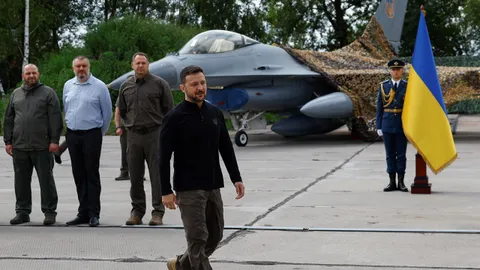 ยูเครนได้ F-16 จากตะวันตกลอตแรกแล้ว หวังใช้ต้านอากาศยานรัสเซีย