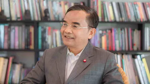"นิพิฏฐ์" เตือนเอาบุญ สว.พันธุ์ใหม่ ล่าชื่อค้านยุบก้าวไกล ก้าวก่ายศาล