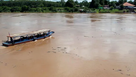 บึงกาฬ ระดับน้ำโขงสูงสุดรอบปี เศษสวะ ขอนไม้เพียบ กระทบเดินเรือ