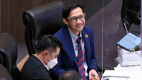"จิรัฏฐ์" ปูด มีรัฐมนตรี ยื่นข้อเสนอ 30 ล้าน ให้ไปอยู่พรรคจะตั้งใหม่