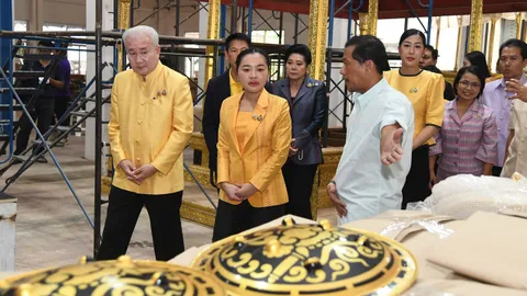 "สุดาวรรณ" ตรวจเยี่ยมการดำเนินงานสำนักช่างสิบหมู่ ตกแต่งประดับเรือพระราชพิธี