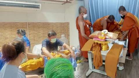 พระคิลานุปัฏฐาก อสม.กุฏิชีวาภิบาล