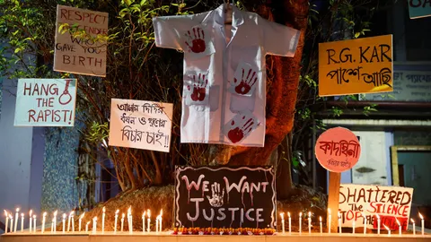 หมออินเดียแห่หยุดงานประท้วง หลังพบศพแพทย์ฝึกหัดถูกฆ่า-ข่มขืน