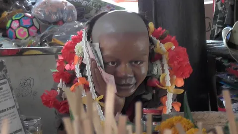 ชาวบ้านศรัทธา จับปิงปองเสี่ยงทาย หน้ารูปปั้น "เด็กชายโก๊ะ" ได้เลขเด็ด 16/8/67