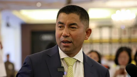 โปรดเกล้าฯ ให้ “บิ๊กโจ๊ก-สุรเชชษฐ์ หักพาล” พ้นจากรอง ผบ.ตร. แล้ว