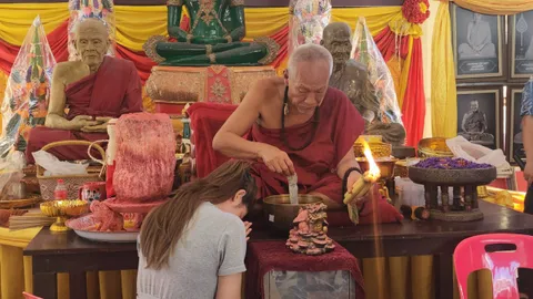 นักร้องชื่อดัง "โบนัส" ลงยันต์หลังมือ แย้ม "เลขเด็ด" เสี่ยงโชควันเกิด