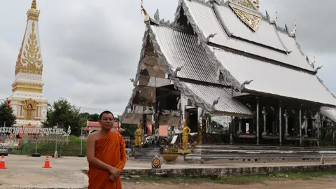 ตื่นตาโบสถ์สแตนเลสศิลปะล้านช้าง วัดพระธาตุน้อยศรีบุญเรือง ไฮไลต์เด็ดเที่ยวนครพนม