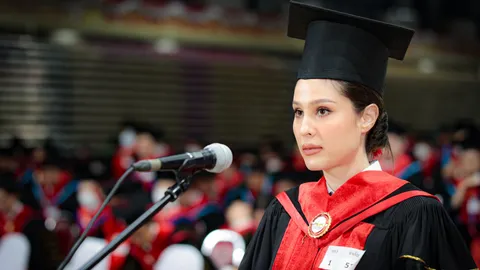 สวยเก่งครบสูตร ขวัญ อุษามณี ทำสำเร็จ เรียนจบปริญญาเอก จากคณะรัฐศาสตร์ 
