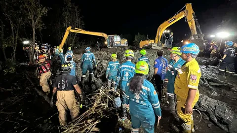 ปิดจ๊อบ 11 ชม. ค้นหา 9 ชีวิตเหตุเครื่องบินตก พบชิ้นเนื้อแหลกจำนวนมาก