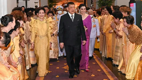 ในหลวง-ราชินี เสด็จฯไปทรงเป็นประธานงานกาลาดินเนอร์เฉลิมพระเกียรติฯ “เบญจกตัญญุตา”