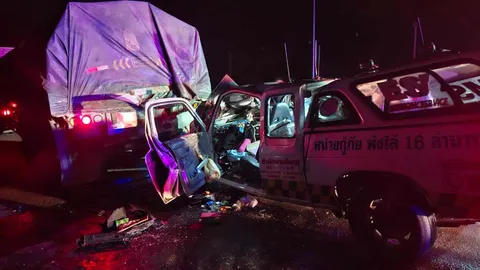 หนุ่มกู้ภัยขนของช่วยน้ำท่วม ปิกอัพชนท้ายรถพ่วง เมียดับ สาหัส 2  