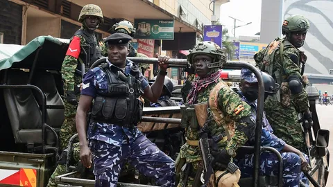 ยูกันดาจับหมอชาวบ้าน พบกะโหลกมนุษย์ 24 กะโหลก โยงสังเวยมนุษย์