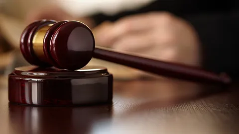 กฎหมายกับธรรมชาติมนุษย์