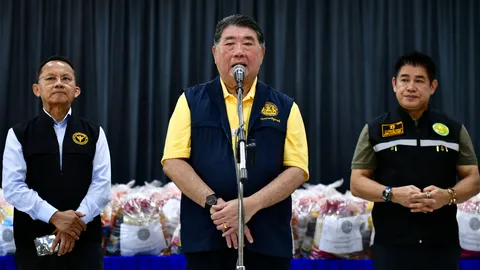 “ภูมิธรรม” สวมบทเชฟผัดถั่วงอกแจกน้ำท่วม-จ่อชง ครม. ฟื้นแผนทำทางน้ำ ยุค “ยิ่งลักษณ์”