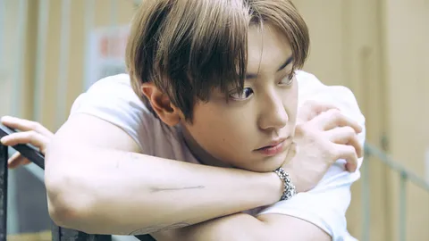 "CHANYEOL" เดบิวต์โซโล่ในรอบ 12 ปี พร้อมมินิอัลบั้มชุดแรก "Black Out"
