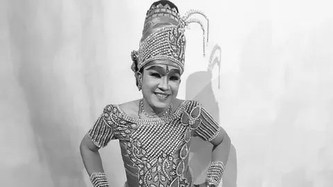 สุดเศร้า "ดาวร้ายมณีแดง" ลิเกดังเมืองพิจิตร ประสบอุบัติเหตุ รถชนต้นไม้เสียชีวิต