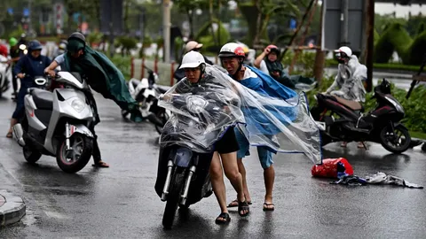 ไต้ฝุ่นยางิไม่แผ่วเคลื่อนออกจากจีน มุ่งหน้าสู่เวียดนามวันนี้ (คลิป)