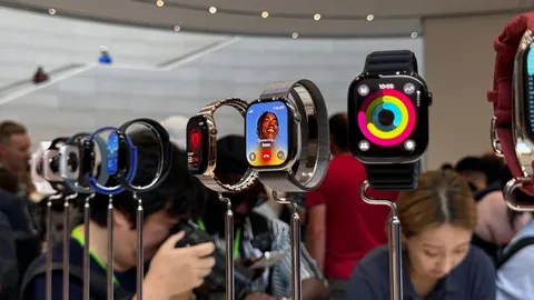พาชมเครื่องจริง Apple Watch Series 10 สีดำ Jet Black เงางาม และ หูฟัง AirPods 4 ดีไซน์เล็กกว่าเดิม