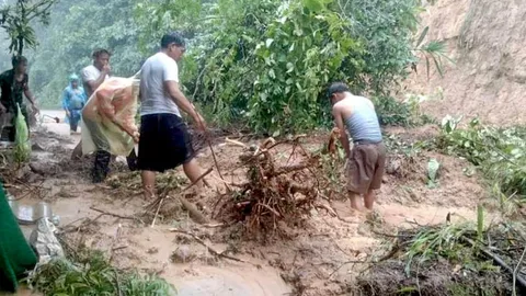 ดินถล่ม 2 ศพ