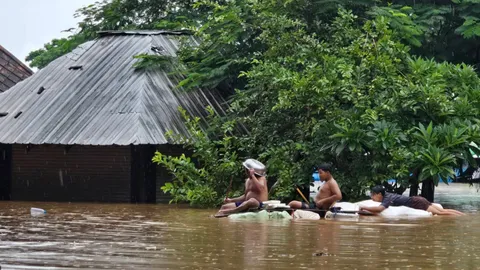 แม่สอด อ่วมหนัก แม่น้ำเมยเอ่อล้นตลิ่ง สูงกว่า 3 เมตร เร่งอพยพคนติดค้าง