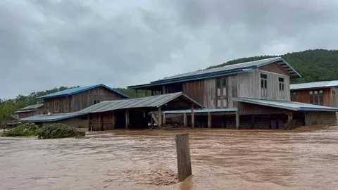 แม่น้ำสาละวิน ทะลักท่วม "สบเมย" บ้านพักริมน้ำจมมิด