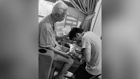 สุดเศร้า กัญจน์ ลูกชาย อาฉลอง จุกอก กราบลาคุณพ่อ ผู้ให้ทั้งชีวิตและวิชา