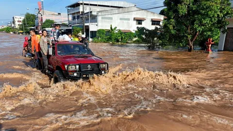 น้ำท่วมอีสานสถานการณ์ดีขึ้น อธิบดี ปภ. กำชับเร่งเก็บกวาดดินโคลนเร็วที่สุด