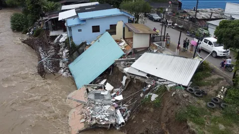 เจ้าของใจสลาย เล่านาทีบ้านทั้งหลังพังทลายลงต่อหน้า จมหายลงไปในแม่น้ำแม่ริม