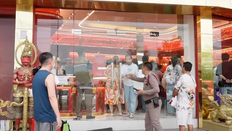คนแห่ขายทองคืน ร้าน "แม่ตั๊ก" บางรายผิดหวัง ราคาลดฮวบ (คลิป)
