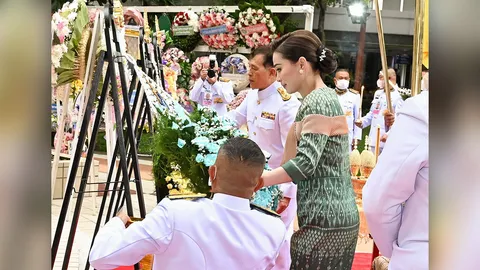 ในหลวง-ราชินี เสด็จฯ ทรงวางพวงมาลา เนื่องในวันมหิดล 2567