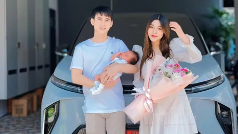 ธัญญ่า อาร์สยาม ถอยรถป้ายแดงรับขวัญ น้องคาร์โล แฟนๆ แห่ส่องเลขทะเบียน