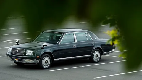 ให้รถเก่าเล่าเรื่อง: Toyota Century ชื่อคล้ายรถตู้แต่นี่คือรถหรูระดับบนสุดในสายตาอาทิตย์อุทัย