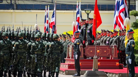 “พล.อ.เจริญชัย” ส่งมอบหน้าที่ “พล.อ.พนา” ผบ.ทบ.คนใหม่ เชื่อ นำพากองทัพไปข้างหน้า