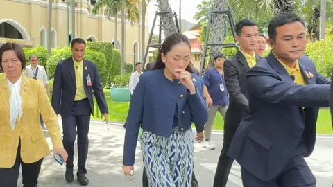 “นายกฯ อิ๊งค์” ร่ำไห้ หลังทราบเหตุรถบัสทัศนศึกษานักเรียนไฟไหม้ (คลิป)