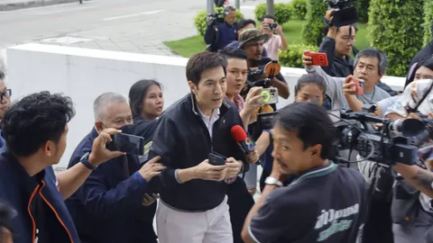 "แซม - มีน พีชญา" พบพนักงานสอบสวน แสดงความบริสุทธิ์ใจ ปัดตอบสื่อมวลชน