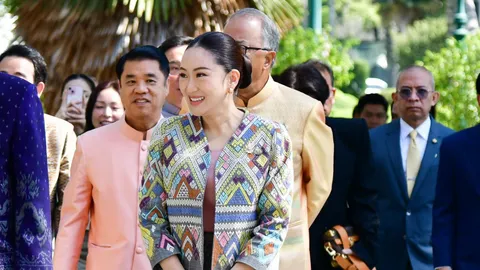 นายกฯ รับของบริจาคน้ำท่วมจากภาคเอกชน ก่อนรับหนังสือ “พล.อ.พิศาล” ลาออกเพื่อไทย